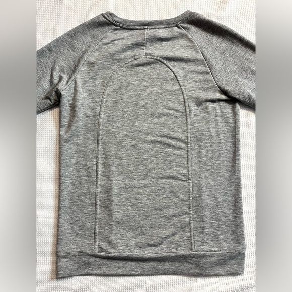 Fabletics Women’s Gray Pullover Long Sleeve Top w Front Pocket Size XS - Picture 9 of 11
